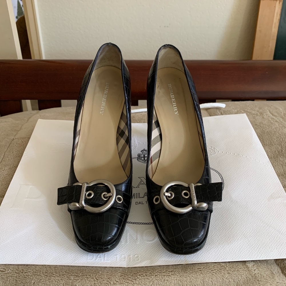 😍😍Burberry pump shoes 😍😍